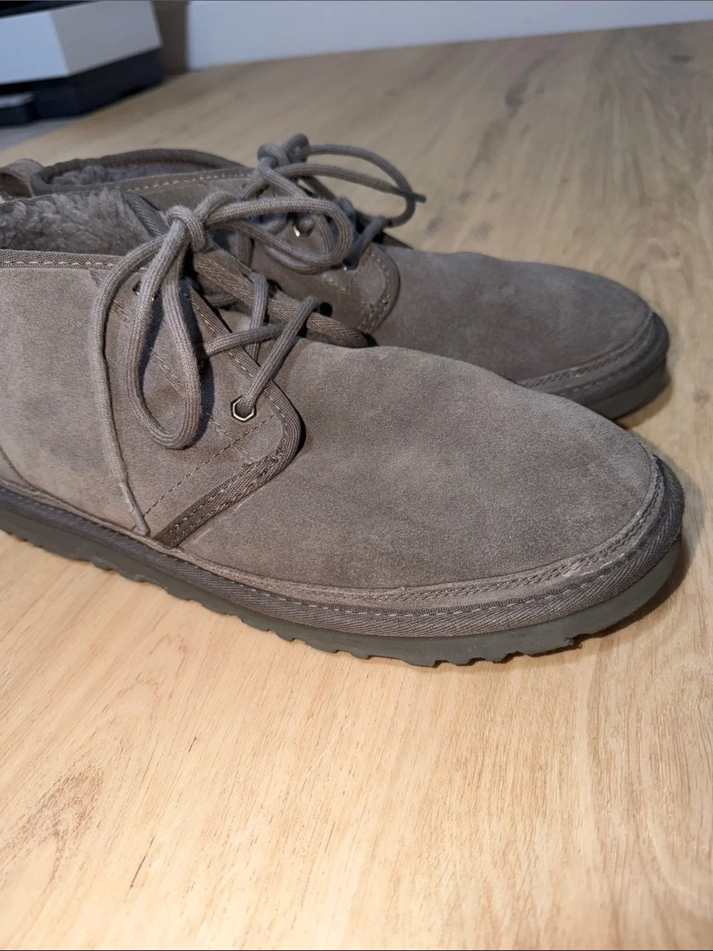 UGG Neumel Charcoal Grey Suede Sheepskin Chukka Ankle Boots Shoes Size US 11 Men